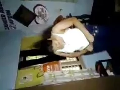 Mi novia se lo vende a un amigo por varios mexicanas amateur cogiendo cientos de euros