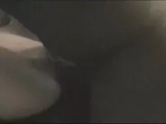 Miembros colegialas amateur mexicanas de la garganta, también corriendo sobre el huevo