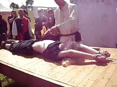 Mujer blanca durante un masaje por un mexicanas amateurs xxx especialista en masajes