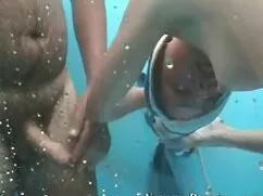 Rubia trios amateur mexicanas que se mueve desde el coche a la gallina